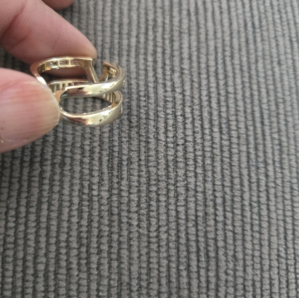 18K Gold Plated Dubai Fashion Gold and Silver V Initial Ring - Picture 9 of 12